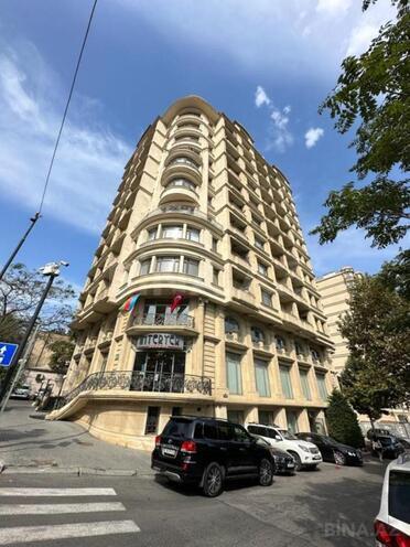 Продаётся 3-комн. новостройка 135 м², м. Низами, photo 1 from 14