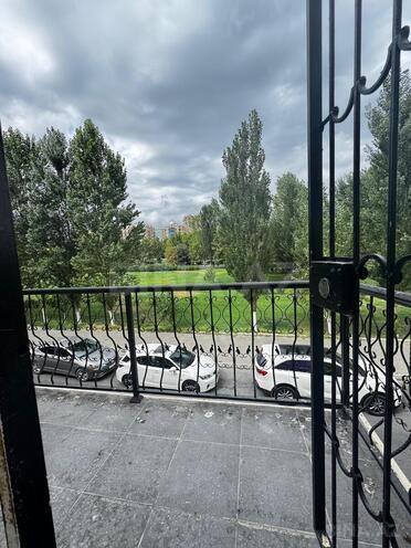 Сдаётся 3-комн. вторичка 100 м², м. Низами, photo 1 from 10