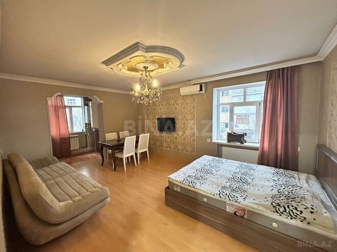 Сдаётся 1-комн. вторичка 40 м², м. Нефтчиляр, photo 1 from 13