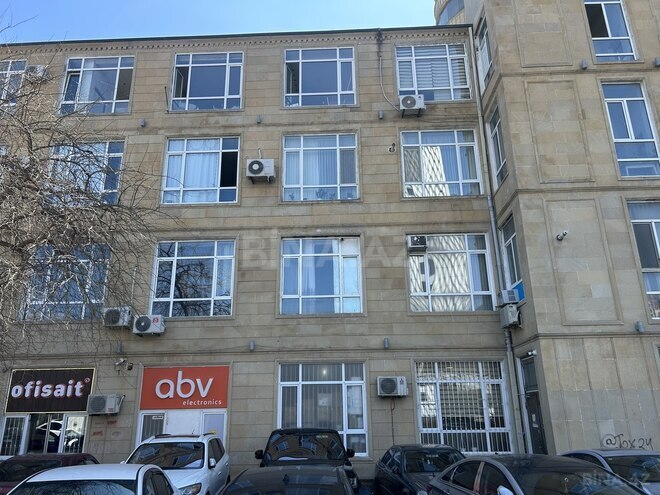 İcarəyə verilir 6 otaqlı ofis 140 m², 28 May m., photo 1 from 18