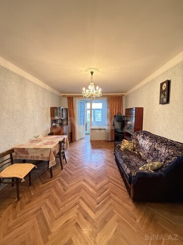 Satılır 2 otaqlı köhnə tikili 55 m², İnşaatçılar m., photo 1 from 12