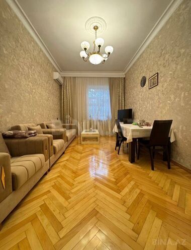 Продаётся 3-комн. вторичка 75 м², м. Ичеришехер, photo 1 from 12