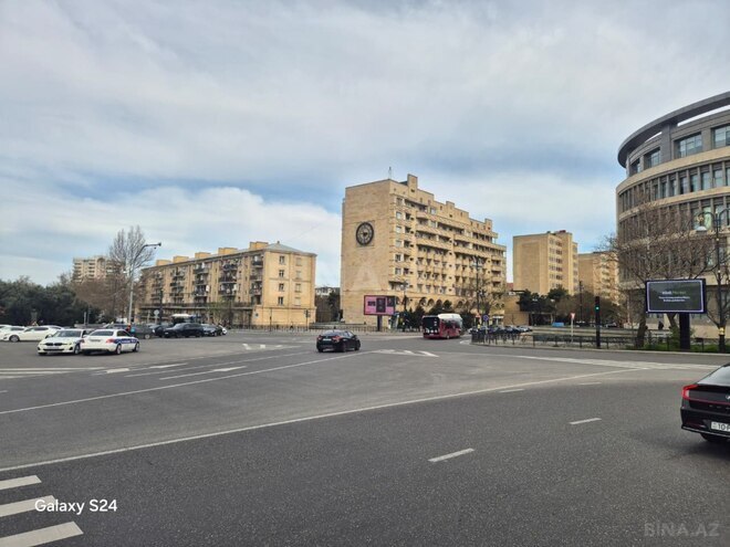 Satılır 4 otaqlı köhnə tikili 120 m², Yasamal r., photo 1 from 13