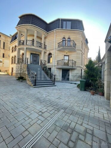 Продаётся 13-комн. дом/дача 900 м², м. Кара Караев, photo 1 from 31