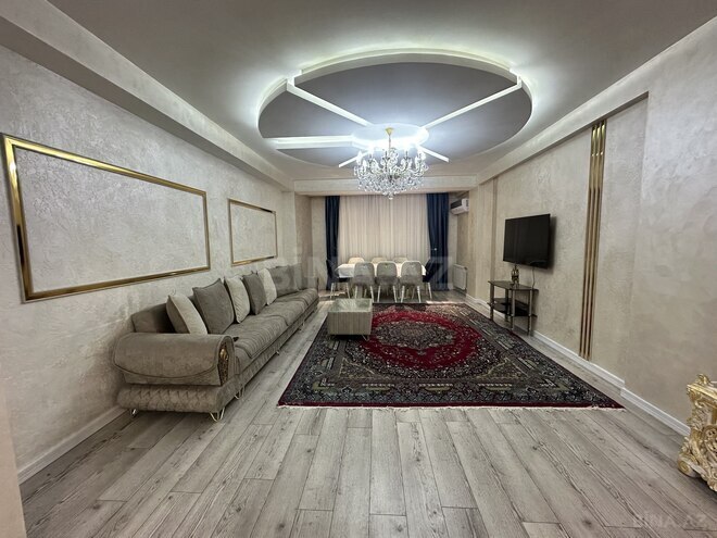 Сдаётся 3-комн. новостройка 140 м², м. Нефтчиляр, photo 1 from 14