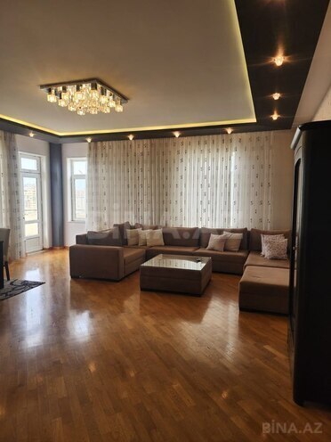 Сдаётся 3-комн. новостройка 150 м², м. Низами, photo 1 from 10