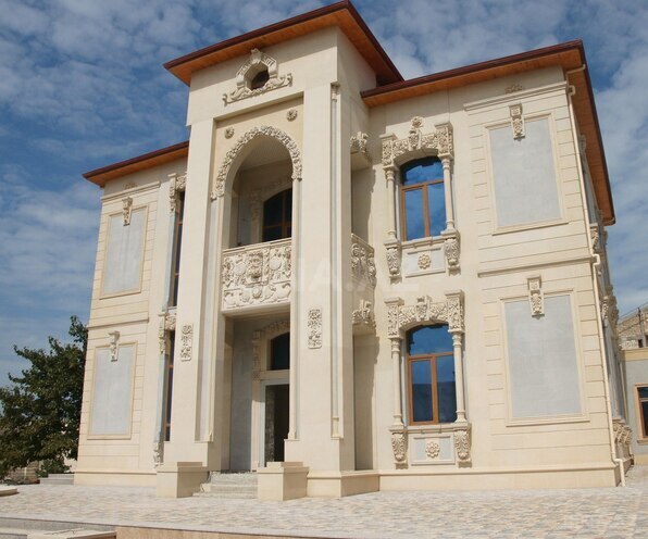 Satılır 5 otaqlı həyət evi/bağ evi 400 m², Şüvəlan q., photo 1 from 18