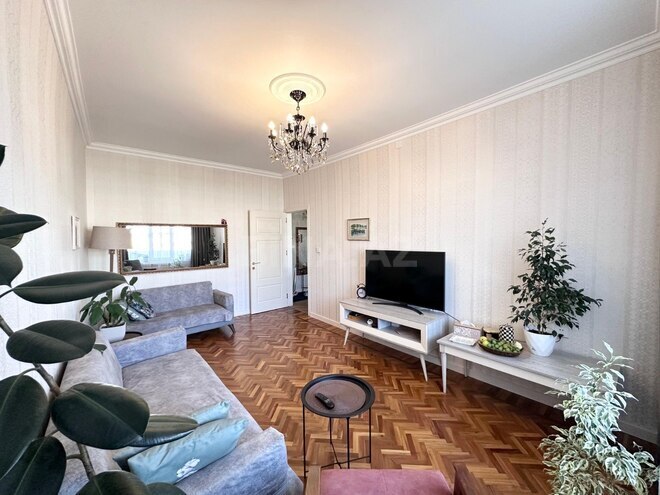 Satılır 4 otaqlı köhnə tikili 85 m², Qara Qarayev m., photo 1 from 20