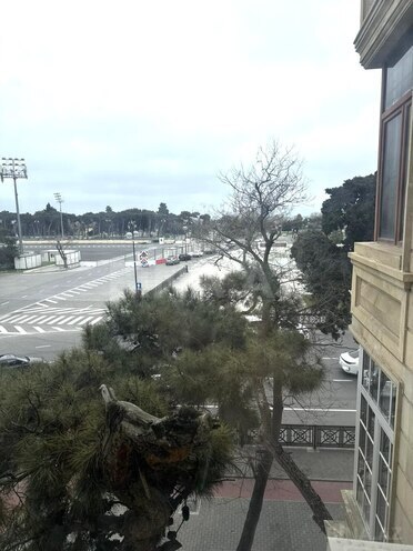 Satılır 4 otaqlı köhnə tikili 110 m², Sahil m., photo 14 from 15