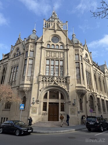 Продаётся 2-комн. вторичка 65 м², м. Ичеришехер, photo 3 from 16