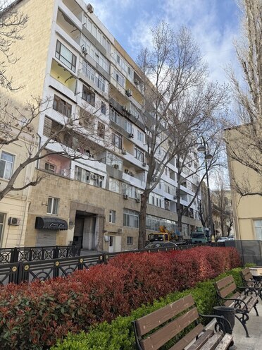 Продаётся 2-комн. вторичка 65 м², м. Ичеришехер, photo 1 from 16