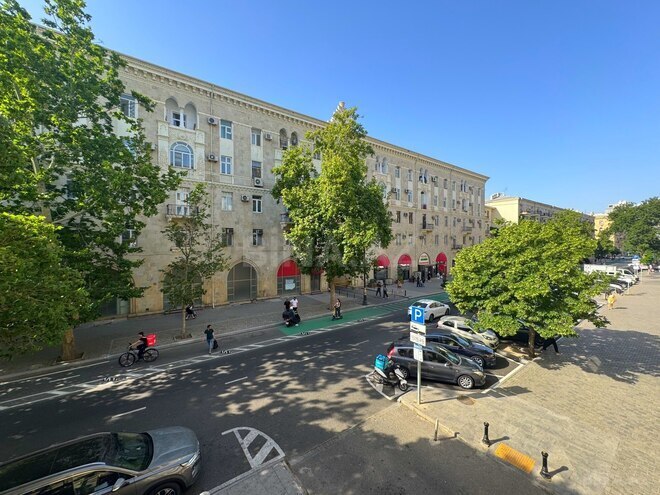 Satılır 4 otaqlı köhnə tikili 120 m², Sahil m., photo 11 from 30