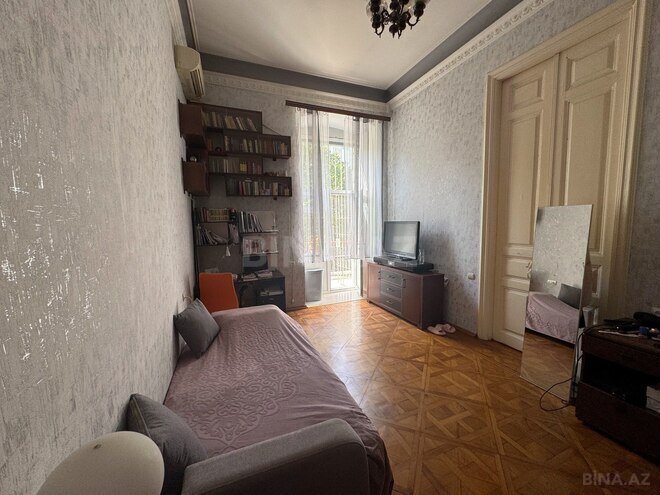 Satılır 4 otaqlı köhnə tikili 120 m², Sahil m., photo 16 from 30