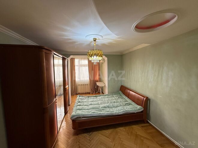 Сдаётся 3-комн. вторичка 80 м², м. Низами, photo 1 from 13