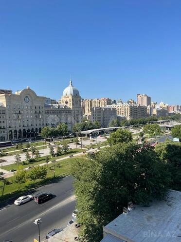 Продаётся 4-комн. новостройка 247 м², м. Низами, photo 1 from 20