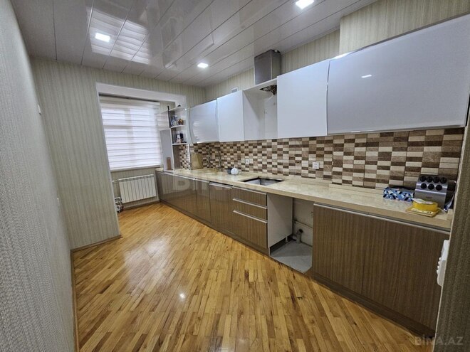 Продаётся 3-комн. вторичка 70 м², м. Элмляр Академиясы, photo 3 from 9