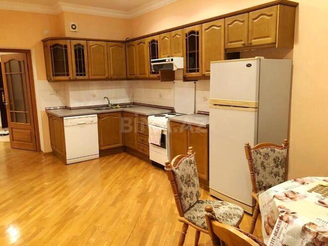 İcarəyə verilir 4 otaqlı yeni tikili 230 m², 28 May m., photo 17 from 27
