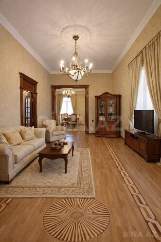 Satılır 12 otaqlı həyət evi/bağ evi 650 m², Nəsimi m., photo 1 from 20