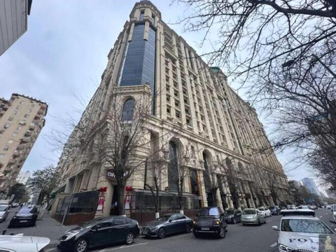 Продаётся 4-комн. новостройка 230 м², м. Низами, photo 1 from 11