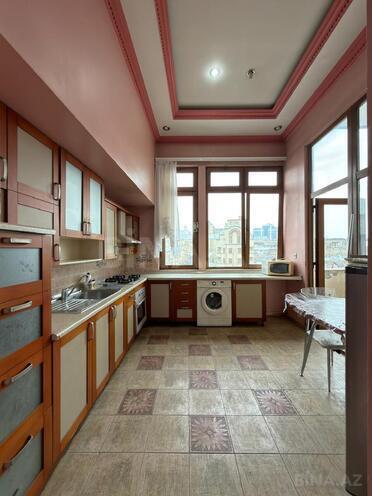 Satılır 4 otaqlı köhnə tikili 110 m², Sahil m., photo 27 from 29