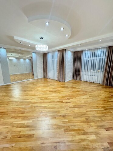Satılır 4 otaqlı yeni tikili 160 m², 8-ci mikrorayon q., photo 1 from 23