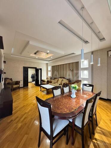 Сдаётся 3-комн. новостройка 135 м², м. 8 ноября, photo 1 from 16