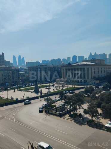 Продаётся 2-комн. вторичка 70 м², м. Низами, photo 1 from 23