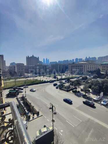 Продаётся 2-комн. вторичка 70 м², м. Низами, photo 3 from 23