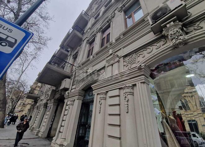 Satılır 4 otaqlı köhnə tikili 220 m², Sahil m., photo 3 from 14