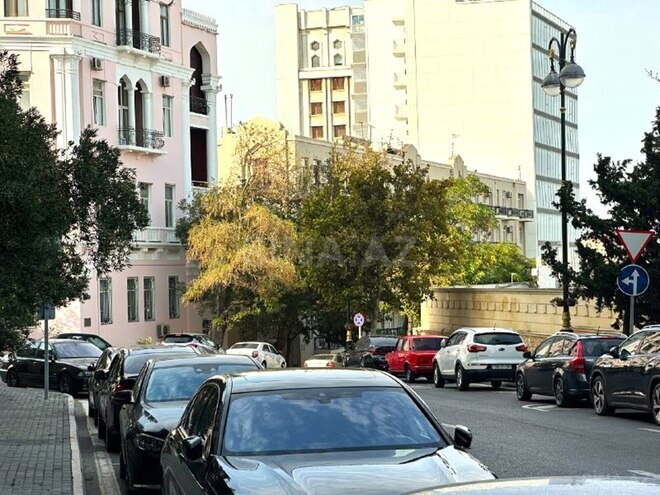 Продаётся 2-комн. вторичка 70 м², м. Ичеришехер, photo 3 from 15