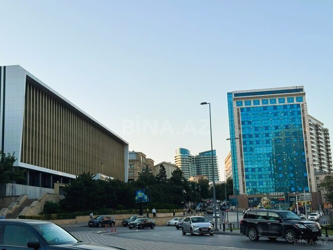 Продаётся 3-комн. новостройка 140 м², м. Низами, photo 1 from 12