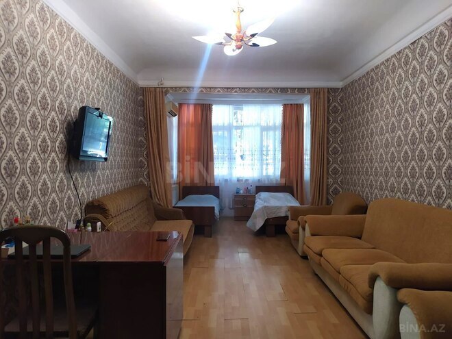 Satılır 2 otaqlı köhnə tikili 65 m², Neftçilər m., photo 1 from 8