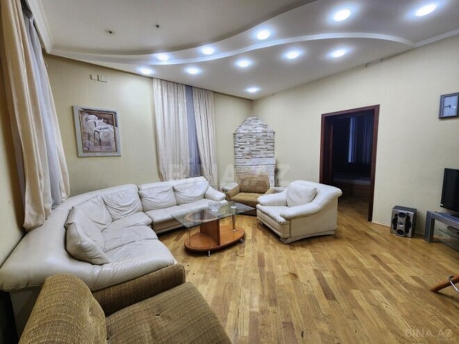 İcarəyə verilir 3 otaqlı köhnə tikili 90 m², Sahil m., photo 1 from 14