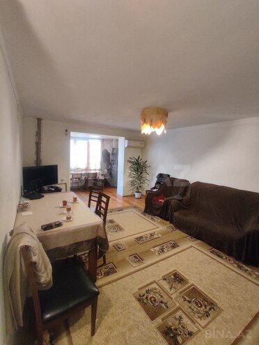 Продаётся 3-комн. вторичка 70 м², м. Низами, photo 3 from 10