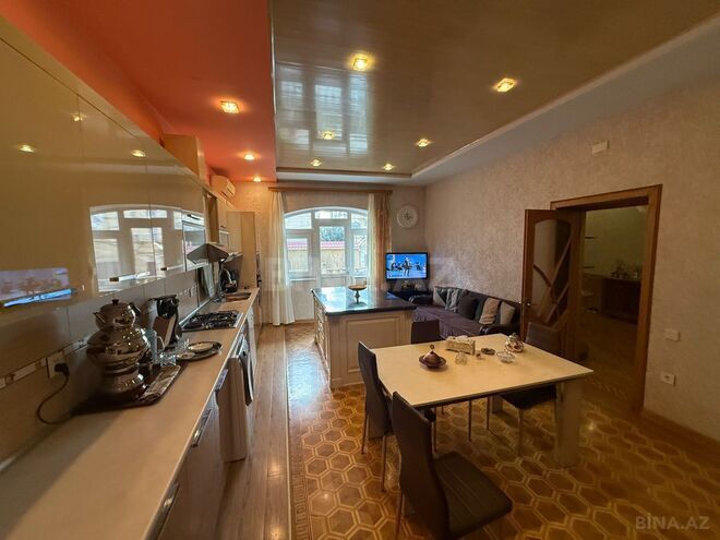 Satılır 12 otaqlı həyət evi/bağ evi 800 m², Səbail r., photo 3 from 19