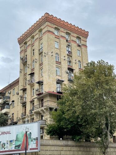 Satılır 2 otaqlı köhnə tikili 64 m², Nizami m., photo 1 from 13