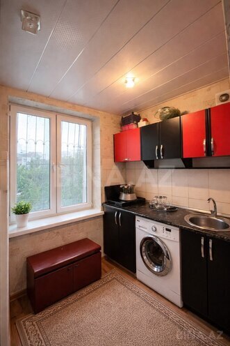 Satılır 2 otaqlı köhnə tikili 57 m², Qara Qarayev m., photo 7 from 13