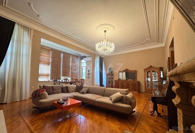 Satılır 4 otaqlı köhnə tikili 210 m², Bayıl q., photo 3 from 24