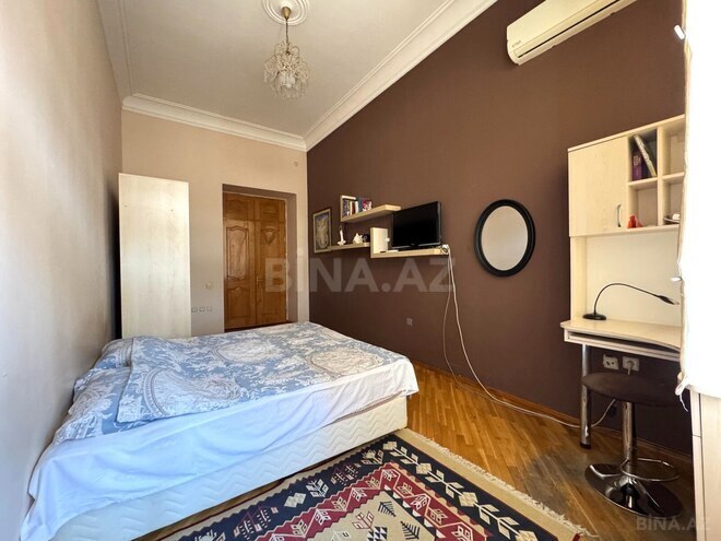 Satılır 4 otaqlı köhnə tikili 210 m², Bayıl q., photo 17 from 24