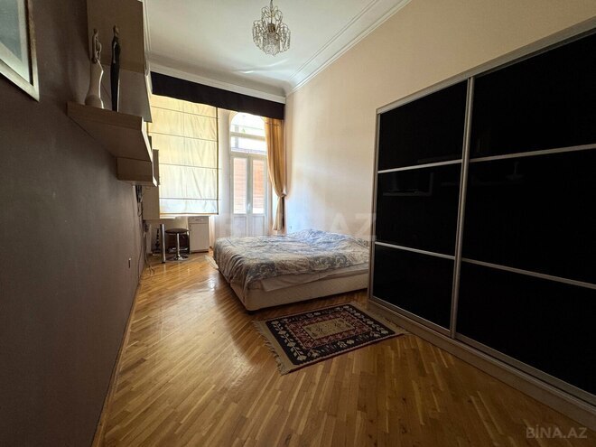 Satılır 4 otaqlı köhnə tikili 210 m², Bayıl q., photo 18 from 24