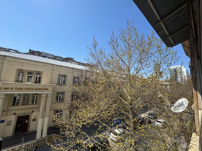 Satılır 4 otaqlı köhnə tikili 210 m², Bayıl q., photo 22 from 24