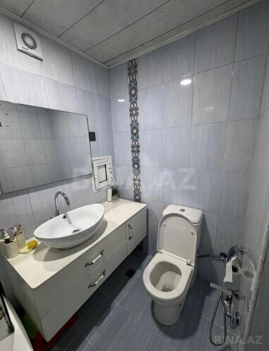 Продаётся 2-комн. вторичка 69 м², м. Ази Асланов, photo 5 from 9