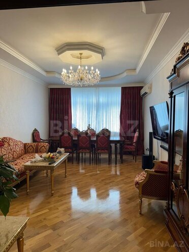 Продаётся 3-комн. вторичка 108 м², м. Низами, photo 3 from 14