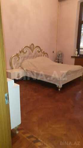 Satılır 4 otaqlı köhnə tikili 105 m², Sahil m., photo 8 from 17