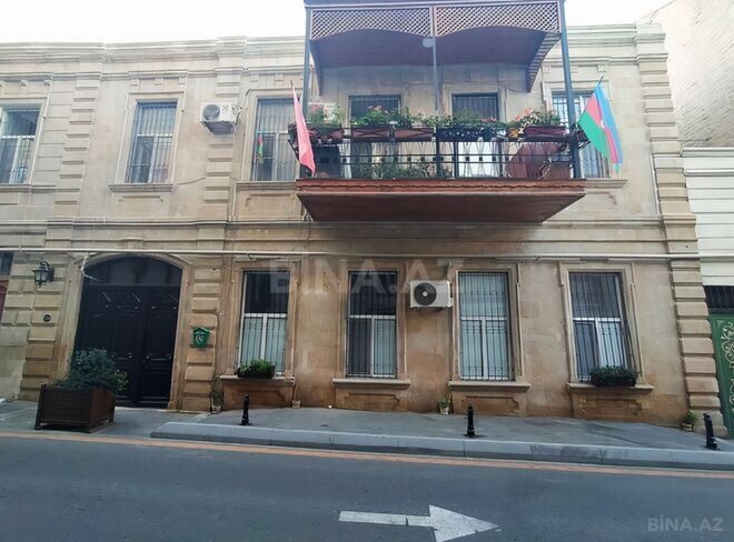 Satılır 3 otaqlı köhnə tikili 80 m², Sahil m., photo 1 from 13