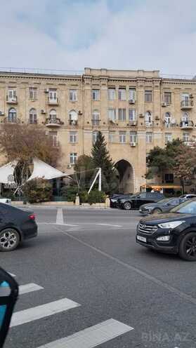 Продаётся 3-комн. вторичка 75 м², м. Элмляр Академиясы, photo 3 from 26