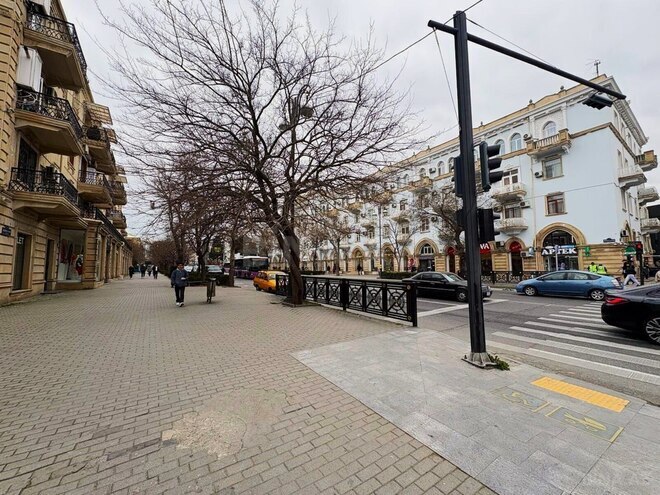 Satılır 2 otaqlı köhnə tikili 65 m², Elmlər Akademiyası m., photo 1 from 14