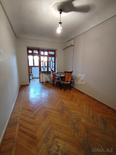Satılır 2 otaqlı köhnə tikili 65 m², Elmlər Akademiyası m., photo 1 from 14
