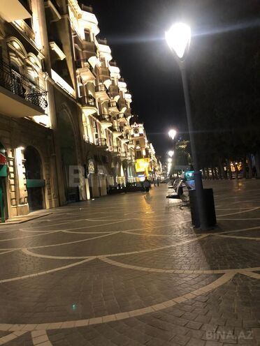 Satılır 4 otaqlı köhnə tikili 138 m², Sahil m., photo 1 from 27