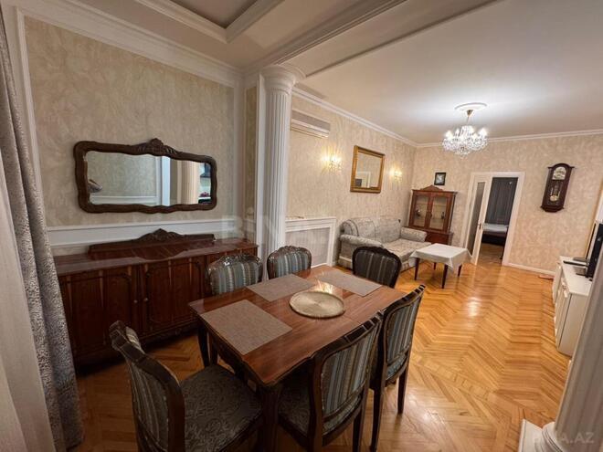 Сдаётся 3-комн. вторичка 80 м², м. Низами, photo 1 from 7